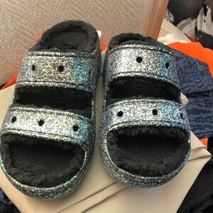 Crocs new men’s 6-7 women’s 8-9 so comfortable and cute no flaws